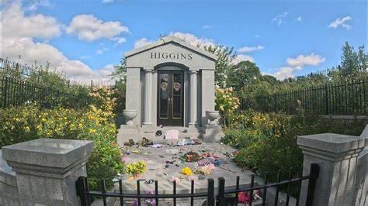 The Grave of Juice WRLD, singer of Lucid Dreams YouTube