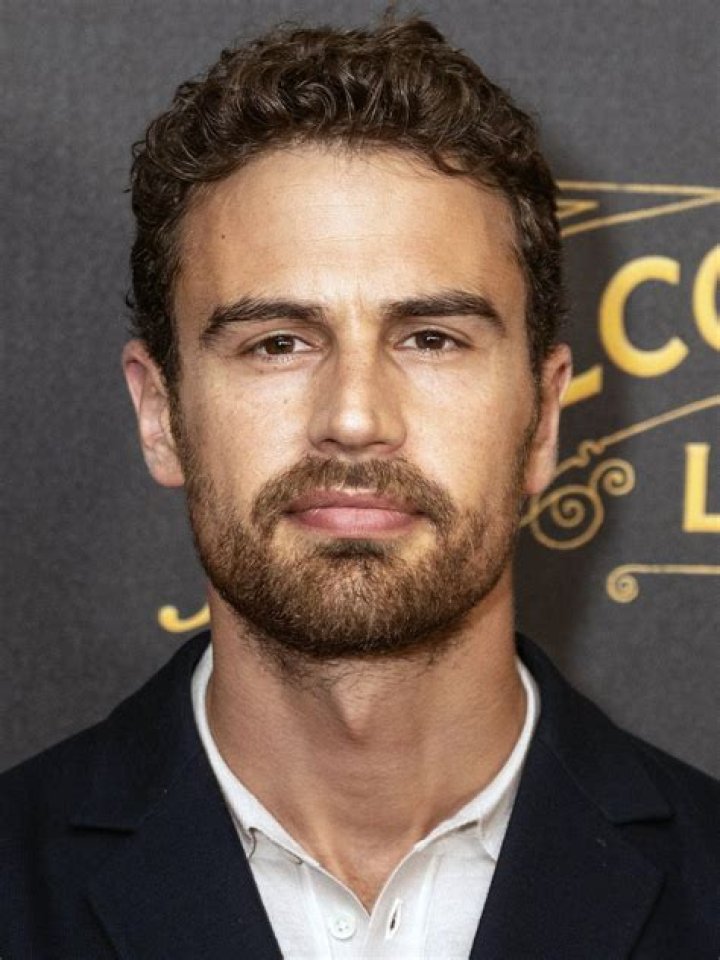 Theo James Height, Weight, Net Worth, Age, Birthday, Wikipedia, Who, Nationality, Biography