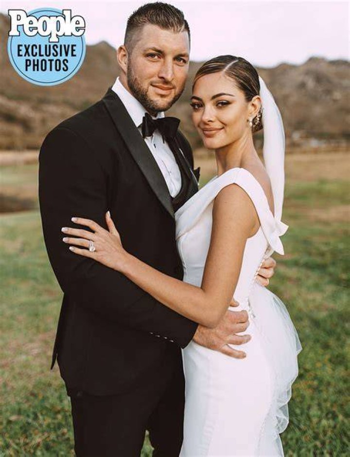 Tim Tebow and DemiLeigh Pose Together in Sunset Photo