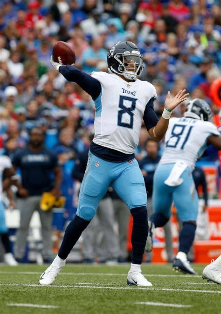 Titans say Marcus Mariota's surgery for broken leg 'considered a success'
