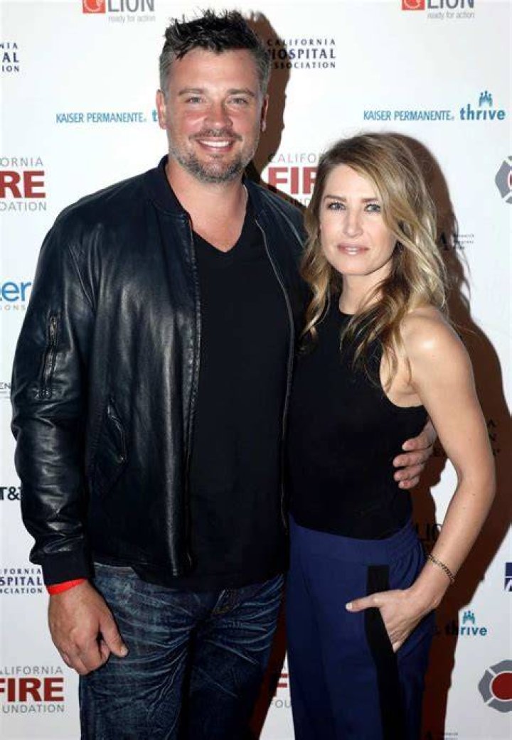 Tom Welling Bio, Affair, Married, Wife, Net Worth, Ethnicity, Salary, Age