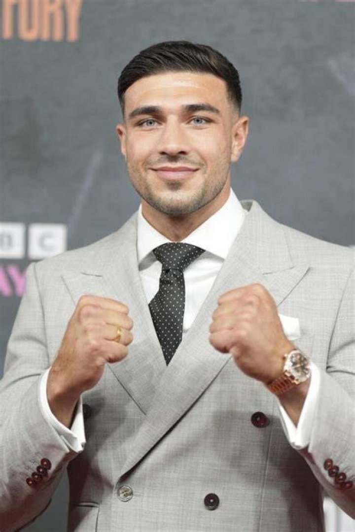 Tommy Fury's Height, Weight, Age, Reach, and Record Every Stat in the