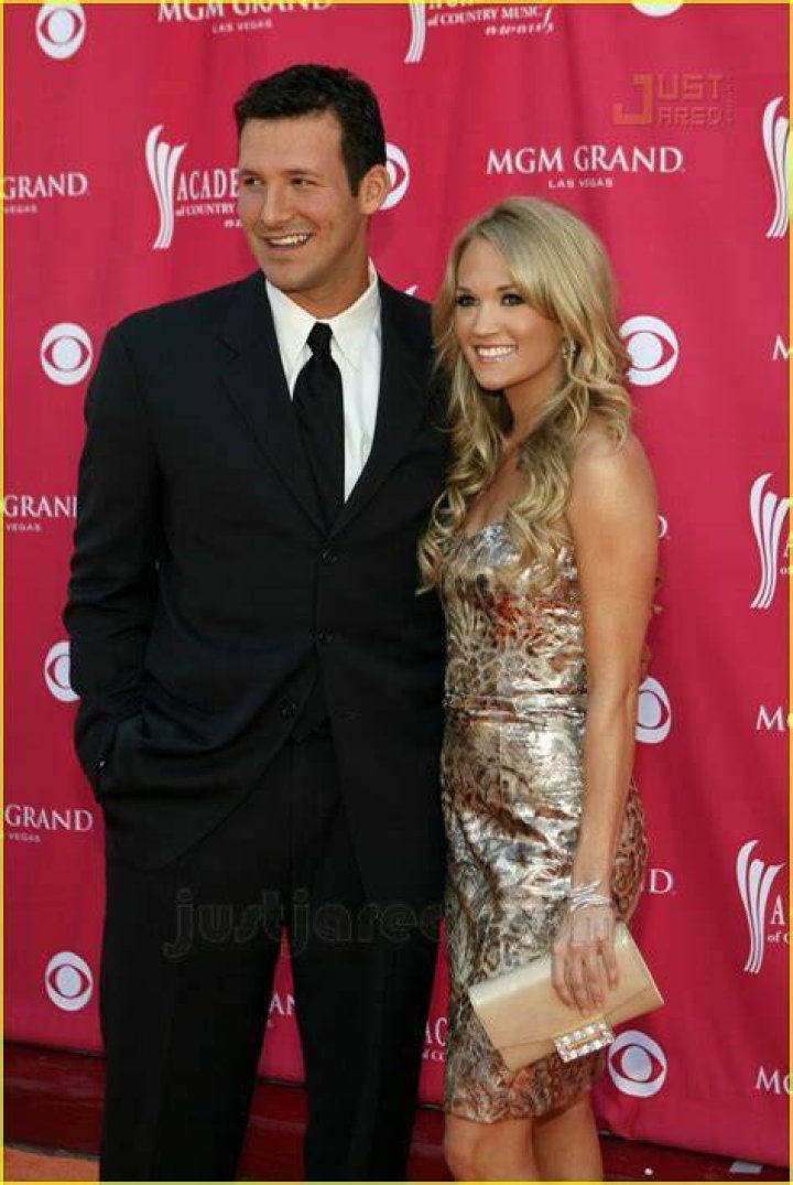 Tony Romo and Carrie Underwood dataed celeb couples of the