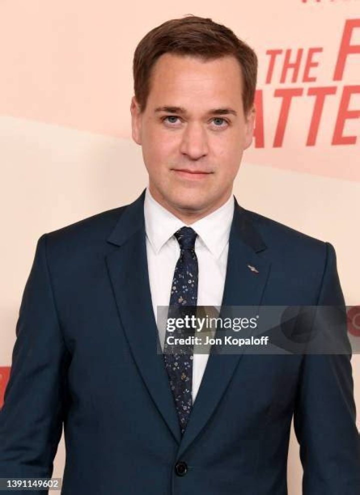 T.R. Knight 2018 dating, tattoos, smoking & body facts Taddlr