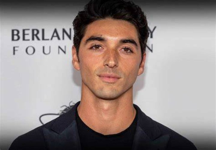 Unveiling Taylor Zakhar Perez's Captivating Performance In "Minx"
