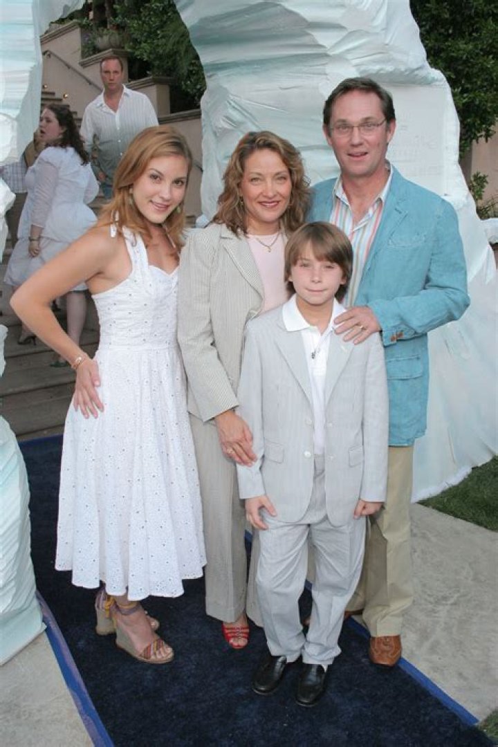 Unveiling The Unbreakable Bond: Today's Richard Thomas Family