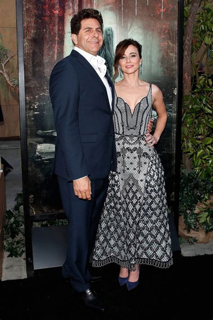 Unveiling The World Of "Linda Cardellini Husband": Discoveries And Insights