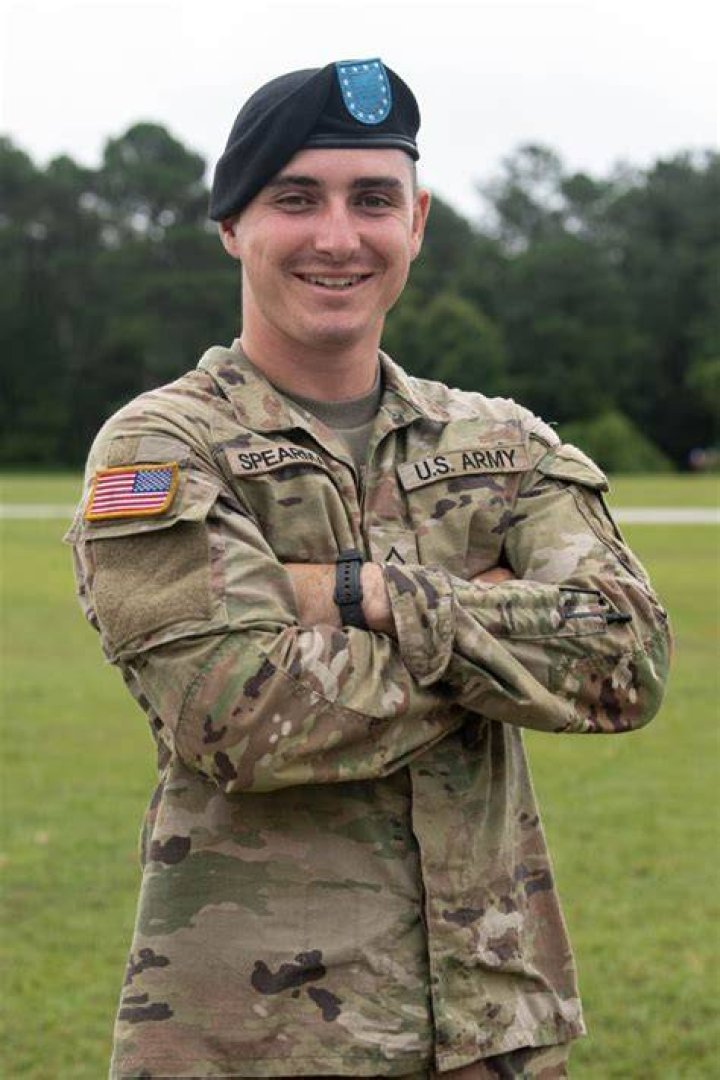 U.S. Army Pfc. Patrick Davis, left, and Staff Sgt. Joshua Tyree, right