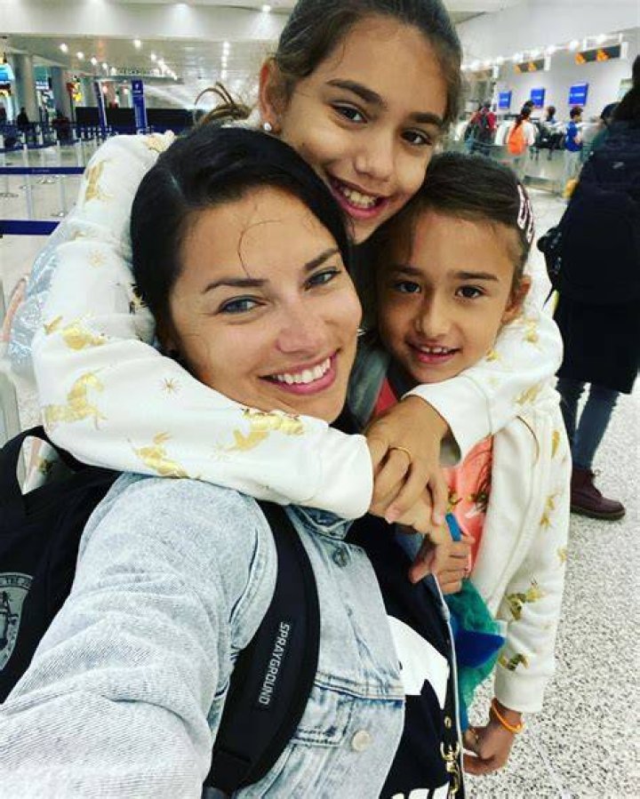 Valentina, Adriana e Marko Fam&iacute;lia Lima Jaric para 'Hello
