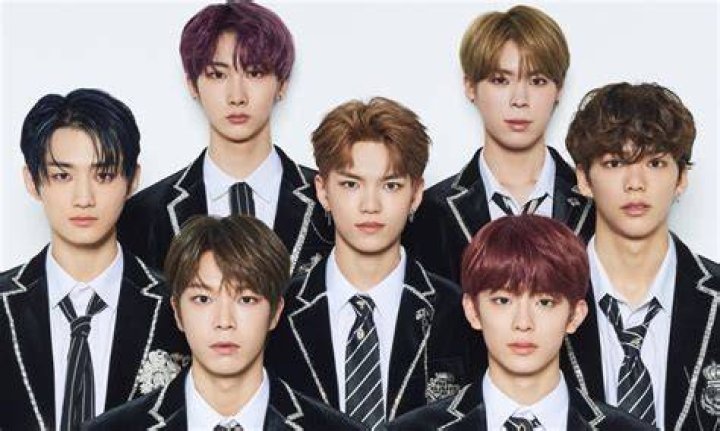 VERIVERY try out different concepts in group image teasers for 'Face Me