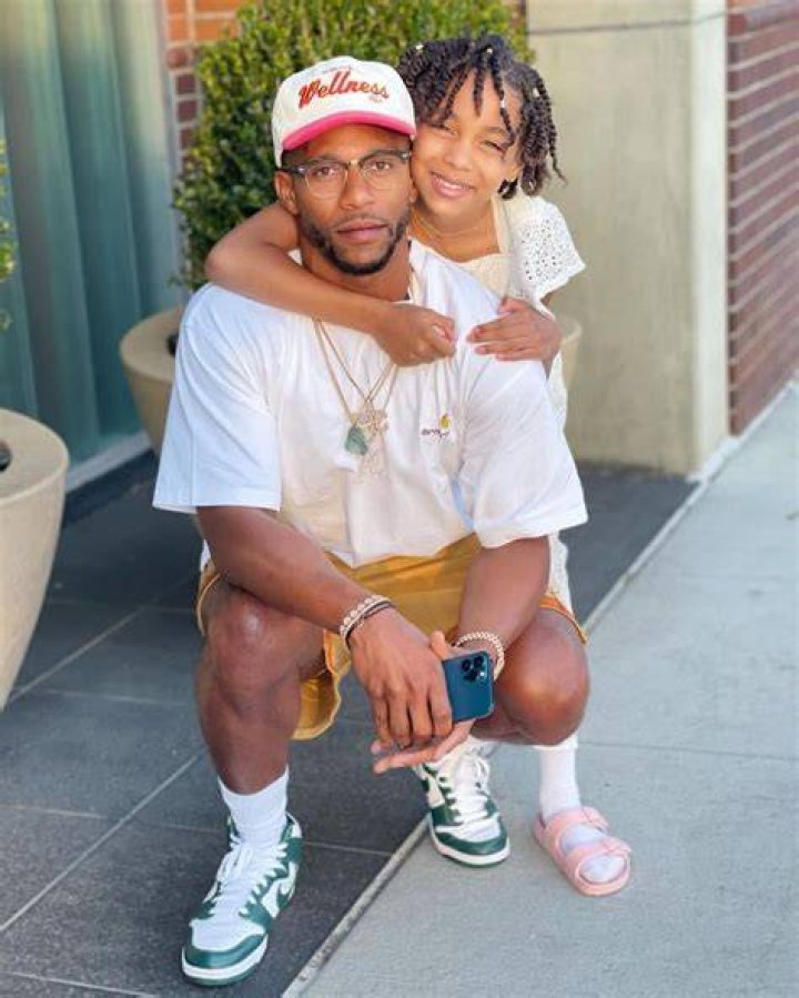 Victor Cruz and His Daughter Dance To Travis Scott Music In New Clip