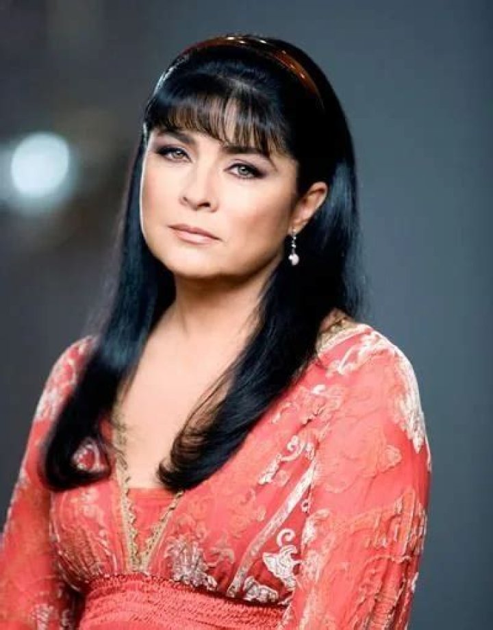 Victoria Ruffo Age, Parents, Net Worth, Husband, Kids, Career, Siblings