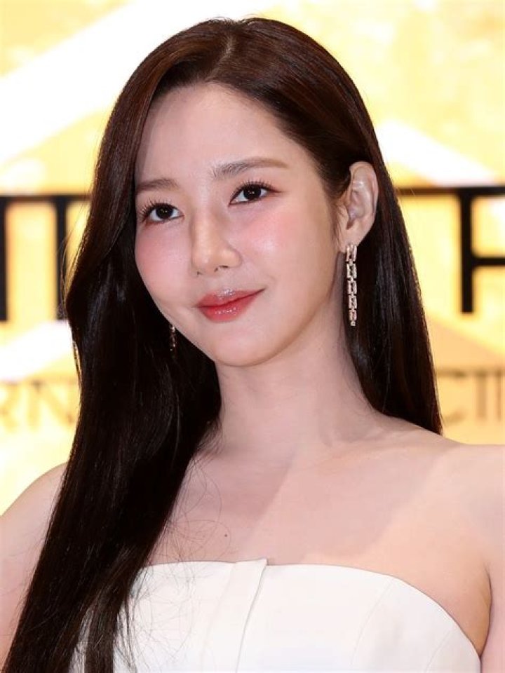 VivaBlog | Fame | Park Min-young net worth and salary income estimation Jan, 2024