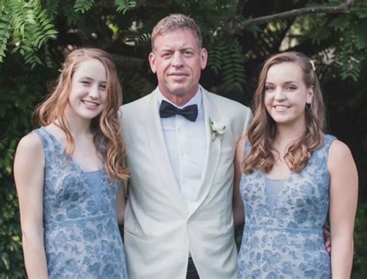 Who are Troy Aikman’s daughters? Where does Troy Aikman’s daughters go to college? ·