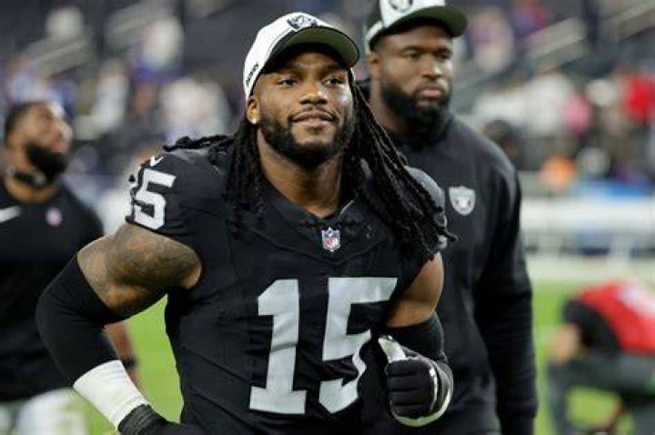 Who is Jaylon Smith Dating Now