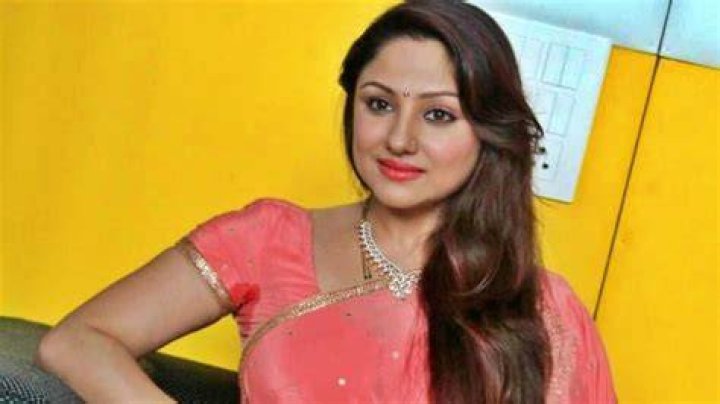 Wiki, Bio, Age, Salary, Girlfriends, Wife, Net Worth ·