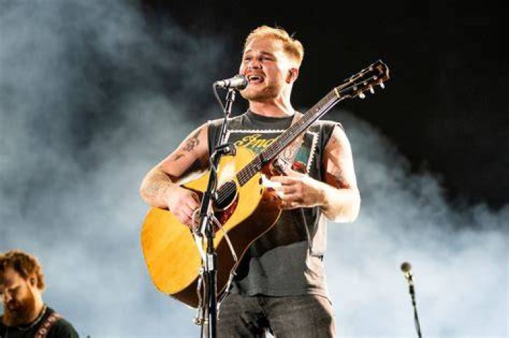 Zach Bryan's Dating History Meet His ExWife, Girlfriends Crumpe