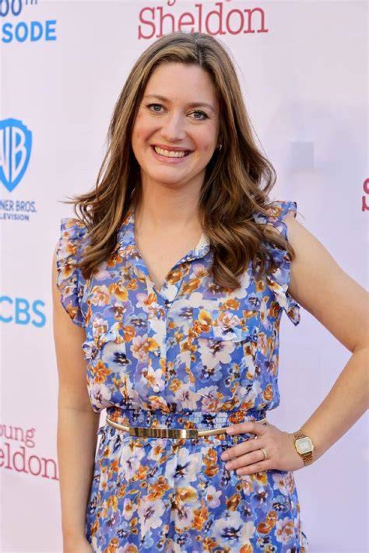 Zoe Perry "Head of Passes" Play Opening Night in Los Angeles 09/24
